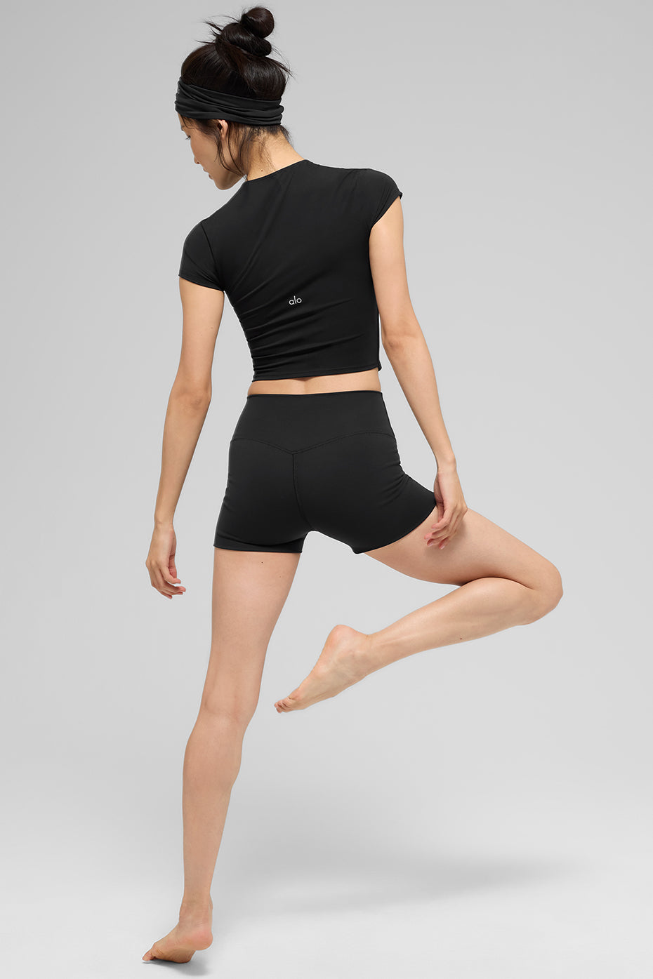 ALO Softsculpt Precision Short Sleeve Top - Black - Image 4
