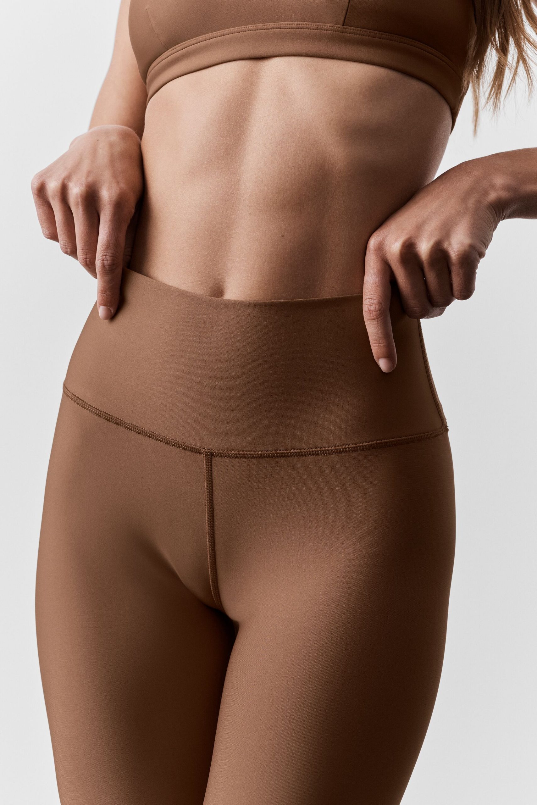 7/8 High-Waist Airlift Legging - Sun Kissed Brown - Image 3